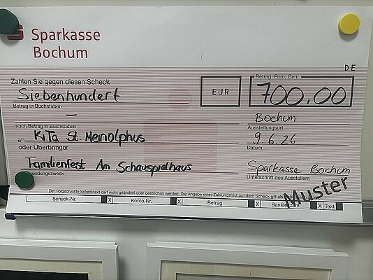 Scheck &uuml;ber 700 &euro;