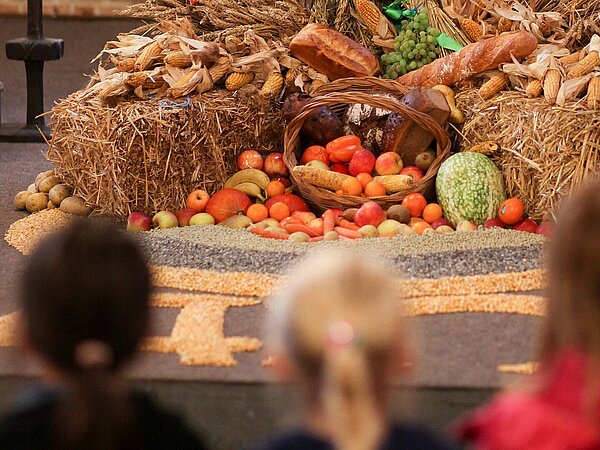 Kinder feiern Gottesdienst zu Erntedank