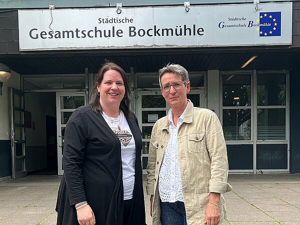  KiTa-Leiterin Stefanie Dushaj und Fachberaterin Regina Mühlinghaus freuen sich darauf, die Sprachbildung in Essen-Altendorf gemeinsam mit den anderen Akteur*innen im Pilotprojekt zu gestalten. (Foto: KiTa Zweckverband)
