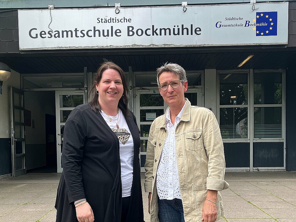 KiTa-Leiterin Stefanie Dushaj und Fachberaterin Regina M&uuml;hlinghaus freuen sich darauf, die Sprachbildung in &lrm;Essen-Altendorf gemeinsam mit den anderen Akteur*innen im Pilotprojekt zu gestalten. (Foto: KiTa Zweckverband)&lrm;  