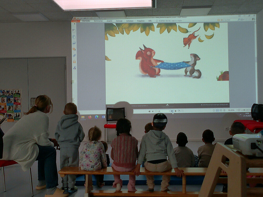 Kinder vor dem Buchkino