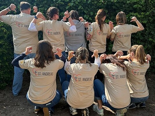 Gruppenfoto KiTa-Team mit Logoshirts