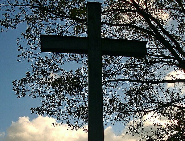 Großes Friedhofskreuz