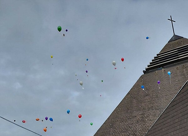 Luftballons im Himmel