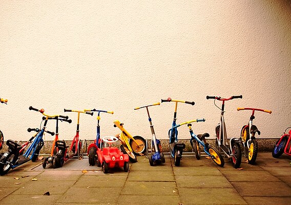 Roller stehen in einer Reihe