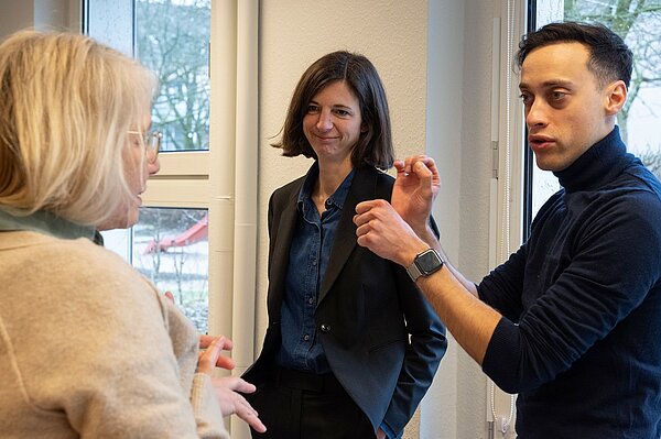 Verena kleine Holthaus (Geschäftsführerin im KiTa Zweckverband) und Tim Achtermeyer (MdL)