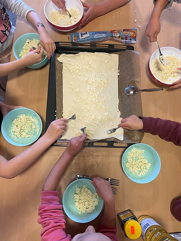 Kinder machen Börek