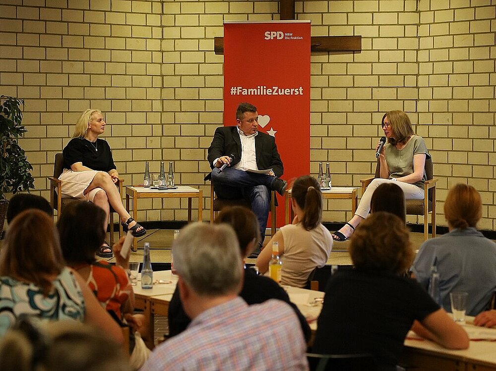 Podiumsdiskussion zum KiBiz