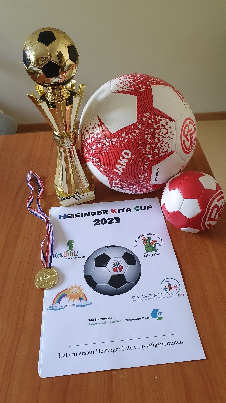 Urkunde mit Pokal und Ball