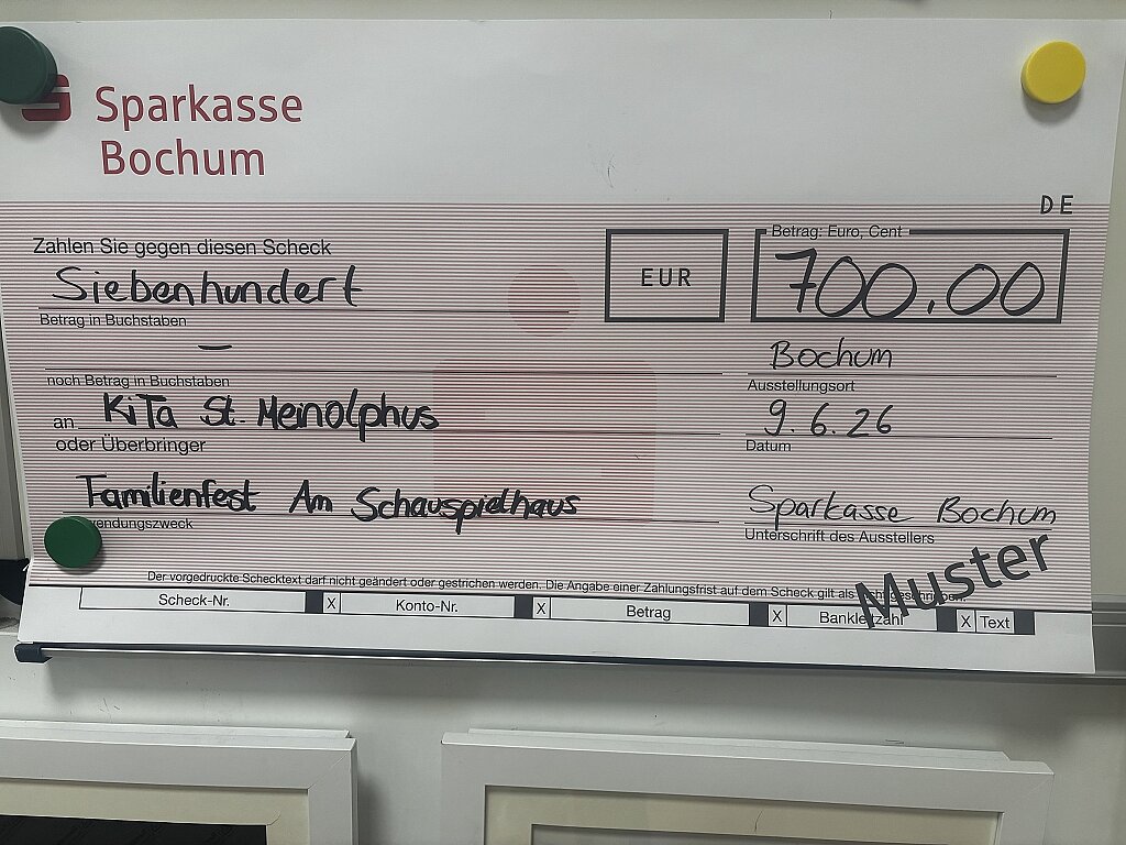 Scheck über 700 €