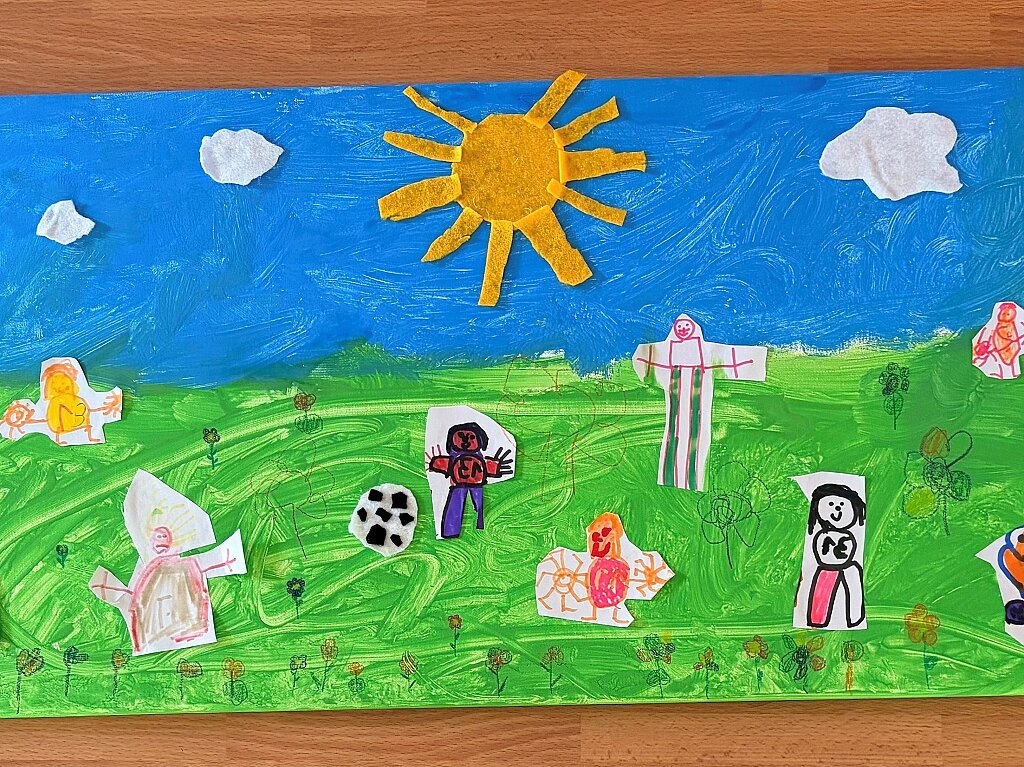 Selbstgemaltes Bild vom Fußballfeld