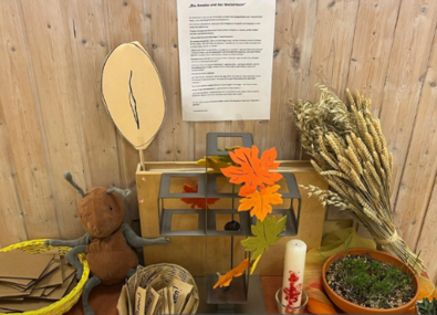 Herzensort mit Herbstdekoration