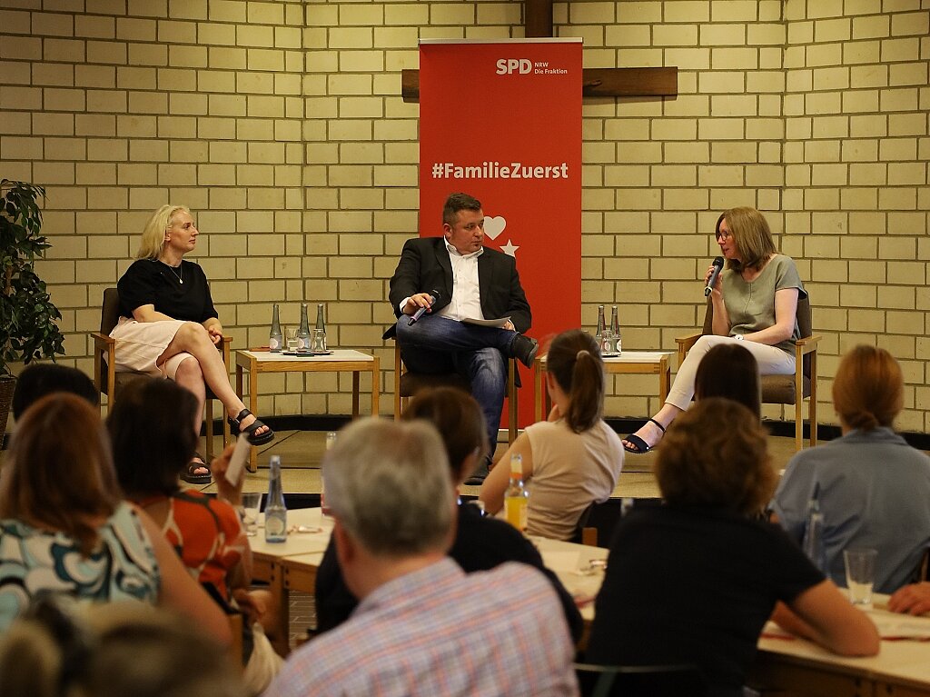 Podiumsdiskussion zum KiBiz